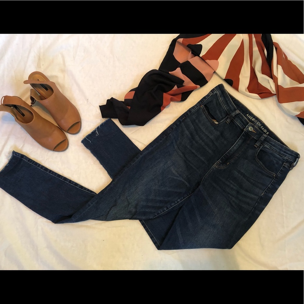 American Eagle Super Hi-Rise Jegging Raw Hem